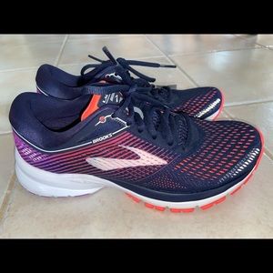 Women’s Brooks Launch 5